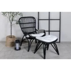 Svea - Yaral Loungestoel Met Voetenbank - Zwart - Rattan 9 Svea - Yaral Loungestoel Met Voetenbank - Zwart - Rattan -Meubelpromotie 0681e5b0be994b41ae66f31de1e7593d
