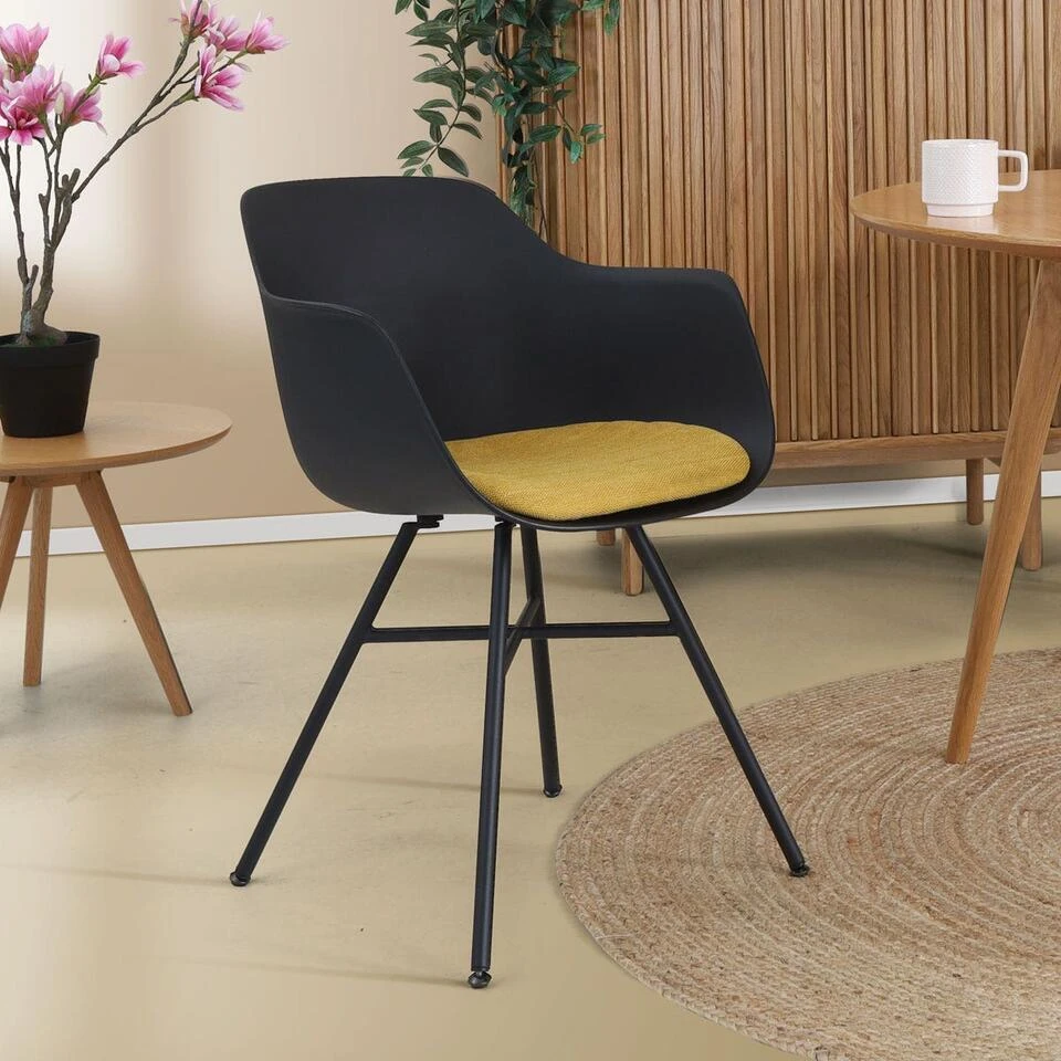 Nolon Noa-Liz Eetkamerstoel Zwart - Okergeel Kussen - Zwarte Poten 12 Nolon Noa-Liz Eetkamerstoel Zwart - Okergeel Kussen - Zwarte Poten - Afbeelding 10