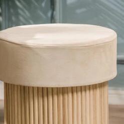 Poef En Fluwelen Beige -Meubelpromotie 54d2482885ce4c47bda037c5d4bc3f10