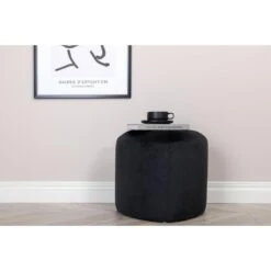 Svea - Troy Poef - Velvet - Zwart -Meubelpromotie 7ef67bcbca2447eeae73852e61462b1d