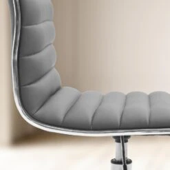 CLP Bureaustoel Alamosa Chroom Frame - Kunstleer - Grijs 15 CLP Bureaustoel Alamosa Chroom Frame - Kunstleer - Grijs -Meubelpromotie c3aa3e2348ee4795adce8eead84a0c60