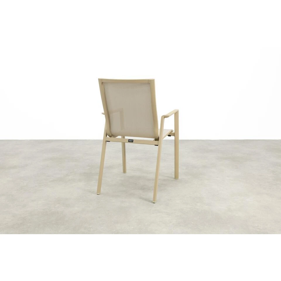 VDG Atmos Stapelbare Tuinstoel - Latte 6 VDG Atmos Stapelbare Tuinstoel - Latte - Afbeelding 4