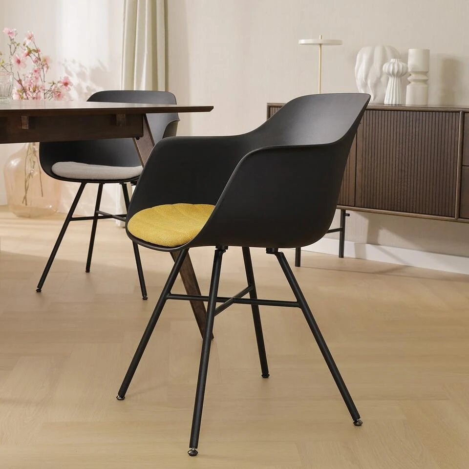 Nolon Noa-Liz Eetkamerstoel Zwart - Okergeel Kussen - Zwarte Poten 8 Nolon Noa-Liz Eetkamerstoel Zwart - Okergeel Kussen - Zwarte Poten - Afbeelding 6